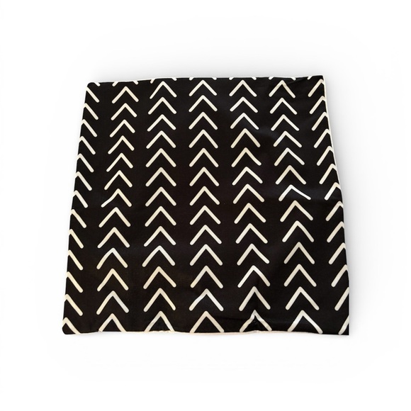 Black and White Geometric Throw Pillows - Picture 4 of 6